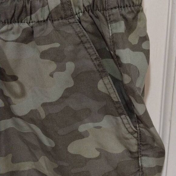 American Eagle Outfitters Women's Hi-Rise Camo Shorts NWT - Picture 14 of 15